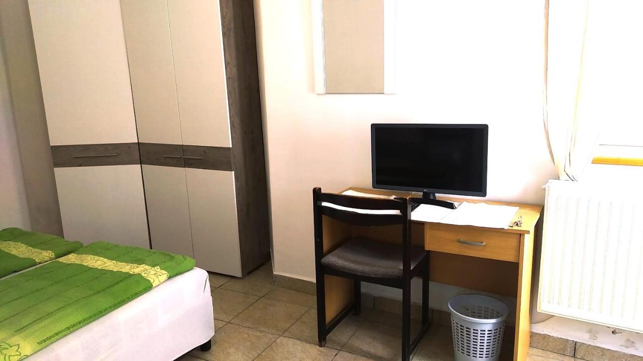 Hostel Maros เยอร์ ภายนอก รูปภาพ