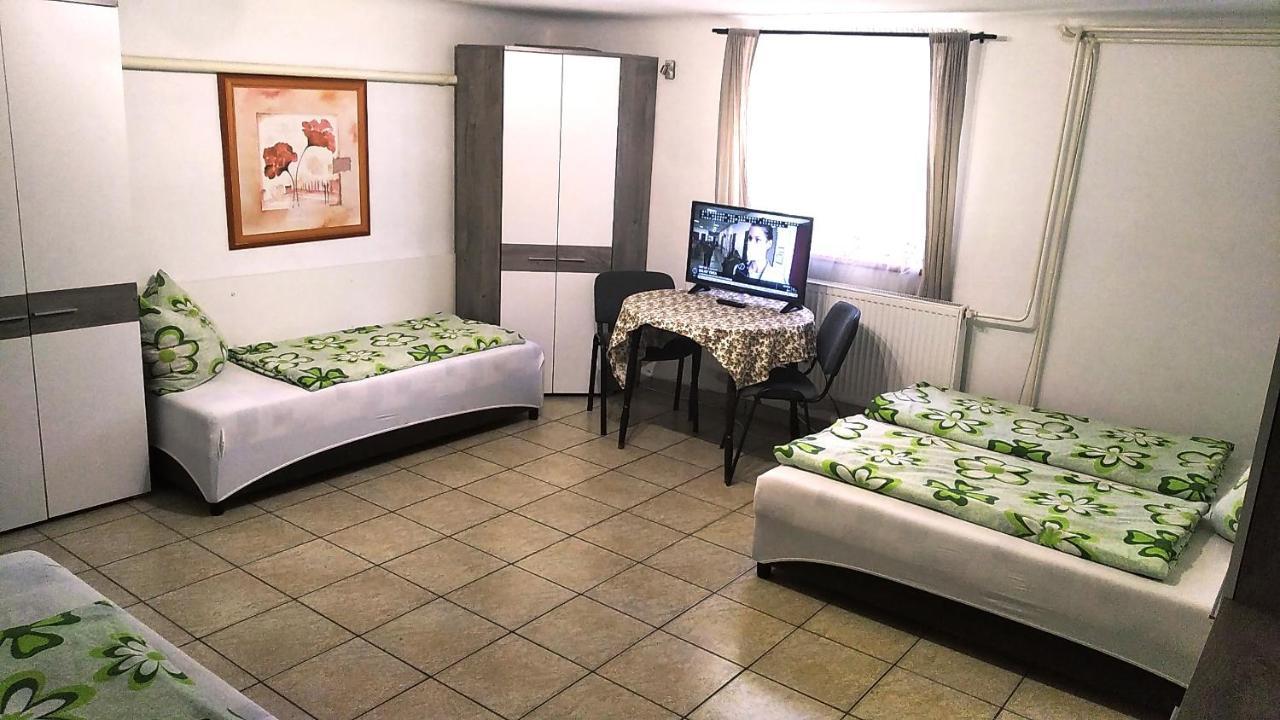 Hostel Maros เยอร์ ภายนอก รูปภาพ
