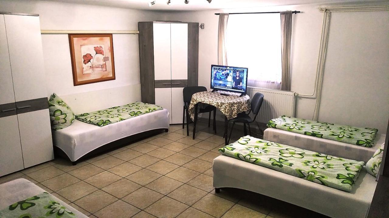 Hostel Maros เยอร์ ภายนอก รูปภาพ